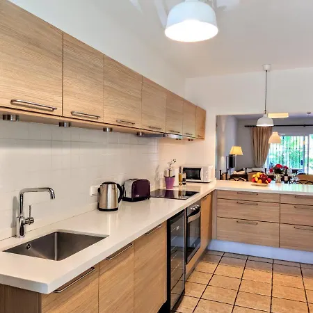 Spacious Beachfront Town House In With Fully Equipped Kitchen, Pools, Garden, Sea View Holiday home *