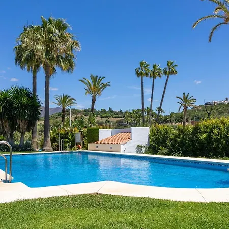 Spacious Beachfront Town House In With Fully Equipped Kitchen, Pools, Garden, Sea View Casa de Férias