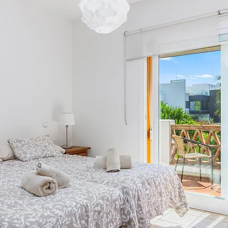 Casa de Férias Spacious Beachfront Town House In With Fully Equipped Kitchen, Pools, Garden, Sea View Estepona