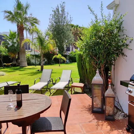 Spacious Beachfront Town House In With Fully Equipped Kitchen, Pools, Garden, Sea View Ferienhaus *