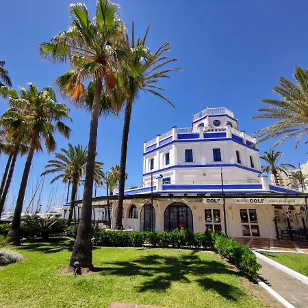 Spacious Beachfront Town House In With Fully Equipped Kitchen, Pools, Garden, Sea View