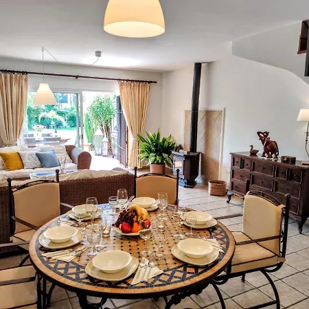 Spacious Beachfront Town House In With Fully Equipped Kitchen, Pools, Garden, Sea View *