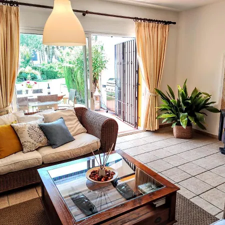Ferienhaus Spacious Beachfront Town House In With Fully Equipped Kitchen, Pools, Garden, Sea View
