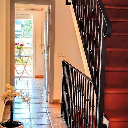 Spacious Beachfront Town House In With Fully Equipped Kitchen, Pools, Garden, Sea View * Εστεπόνα