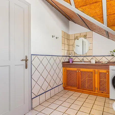 Spacious Beachfront Town House In With Fully Equipped Kitchen, Pools, Garden, Sea View Vakantiehuis Estepona