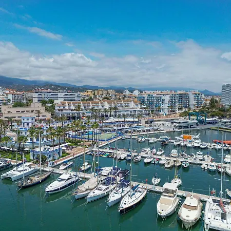 Spacious Beachfront Town House In With Fully Equipped Kitchen, Pools, Garden, Sea View * Estepona