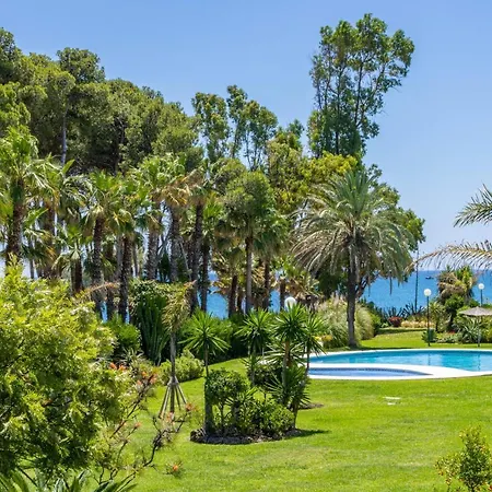 Spacious Beachfront Town House In With Fully Equipped Kitchen, Pools, Garden, Sea View Σπίτι διακοπών *