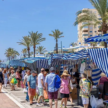 Spacious Beachfront Town House In With Fully Equipped Kitchen, Pools, Garden, Sea View Εστεπόνα