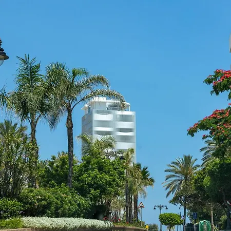 Spacious Beachfront Town House In With Fully Equipped Kitchen, Pools, Garden, Sea View *