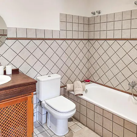 Semesterbostad Spacious Beachfront Town House In With Fully Equipped Kitchen, Pools, Garden, Sea View