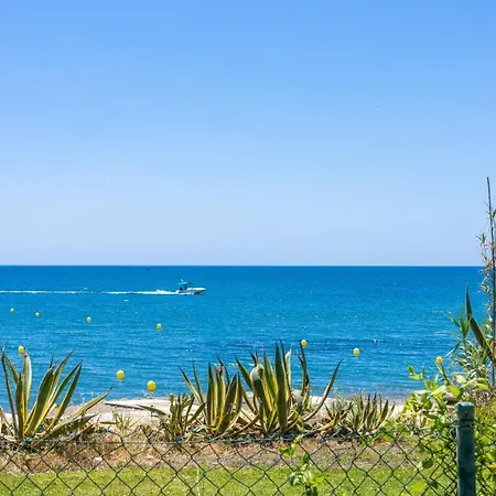 Spacious Beachfront Town House In With Fully Equipped Kitchen, Pools, Garden, Sea View