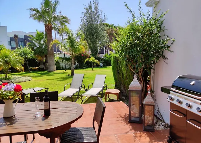 Spacious Beachfront Town House In With Fully Equipped Kitchen, Pools, Garden, Sea View Holiday home *