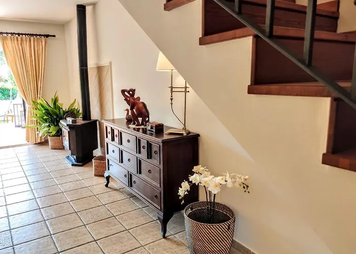 Spacious Beachfront Town House In With Fully Equipped Kitchen, Pools, Garden, Sea View * Estepona