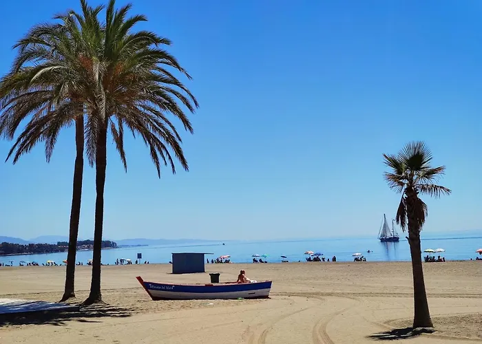 Spacious Beachfront Town House In With Fully Equipped Kitchen, Pools, Garden, Sea View 度假居