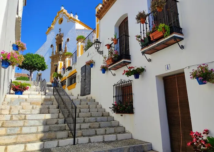 Spacious Beachfront Town House In With Fully Equipped Kitchen, Pools, Garden, Sea View Holiday home Estepona