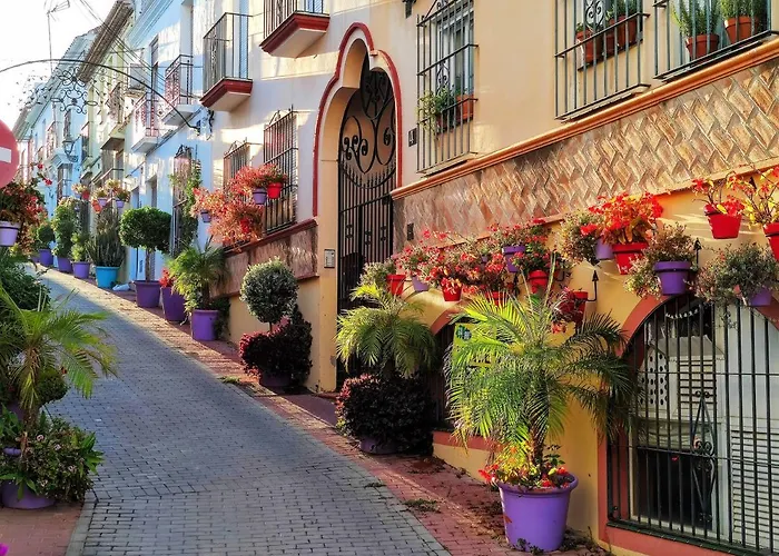 Spacious Beachfront Town House In With Fully Equipped Kitchen, Pools, Garden, Sea View Holiday home