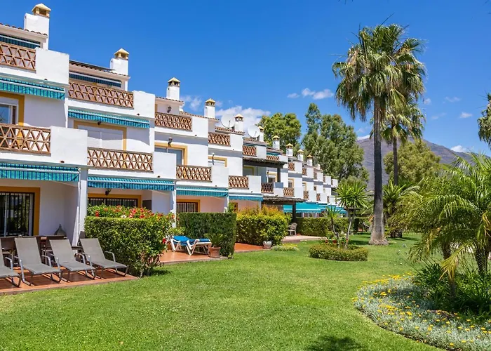 Spacious Beachfront Town House In With Fully Equipped Kitchen, Pools, Garden, Sea View Holiday home