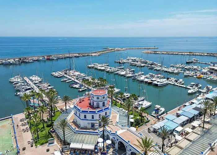 Spacious Beachfront Town House In With Fully Equipped Kitchen, Pools, Garden, Sea View Holiday home