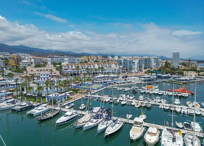 Spacious Beachfront Town House In With Fully Equipped Kitchen, Pools, Garden, Sea View * Estepona