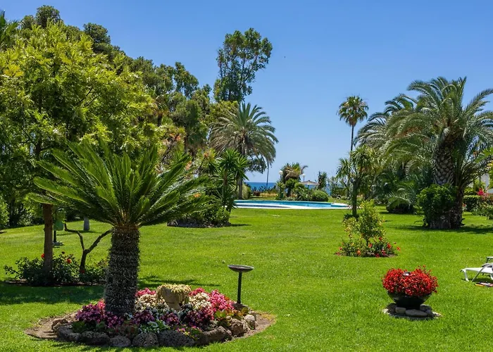 Holiday home Spacious Beachfront Town House In With Fully Equipped Kitchen, Pools, Garden, Sea View Estepona