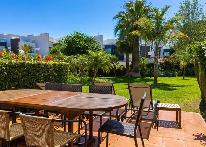 Spacious Beachfront Town House In With Fully Equipped Kitchen, Pools, Garden, Sea View * Estepona