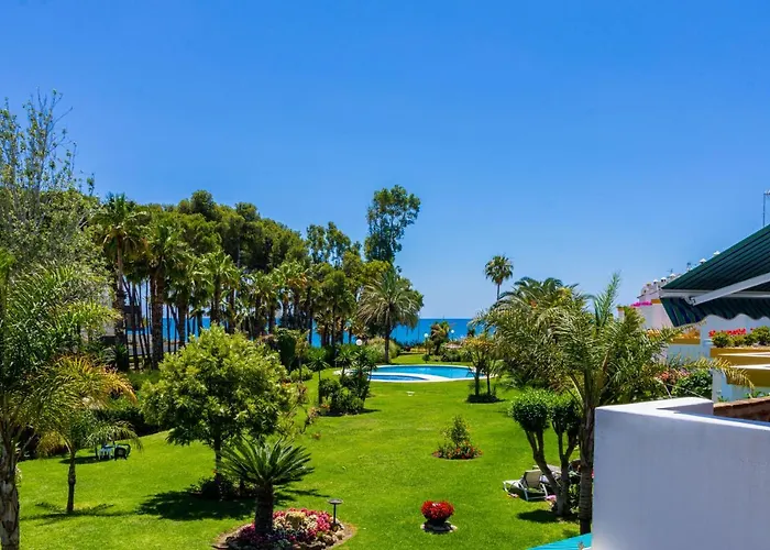 Spacious Beachfront Town House In With Fully Equipped Kitchen, Pools, Garden, Sea View