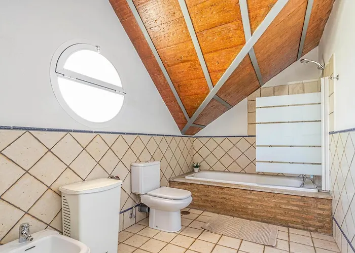 Spacious Beachfront Town House In With Fully Equipped Kitchen, Pools, Garden, Sea View * Estepona