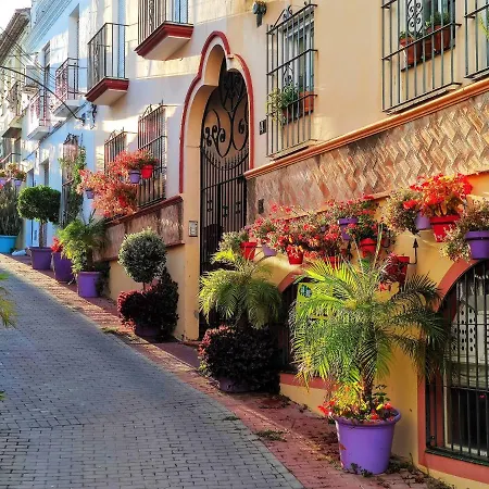 Spacious Beachfront Town House In With Fully Equipped Kitchen, Pools, Garden, Sea View Casa vacanze