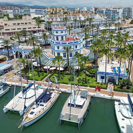 Casa vacanze Spacious Beachfront Town House In With Fully Equipped Kitchen, Pools, Garden, Sea View