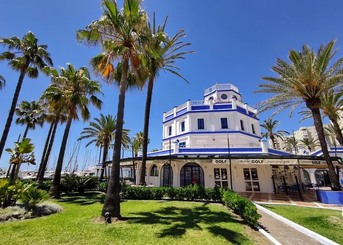 Spacious Beachfront Town House In With Fully Equipped Kitchen, Pools, Garden, Sea View